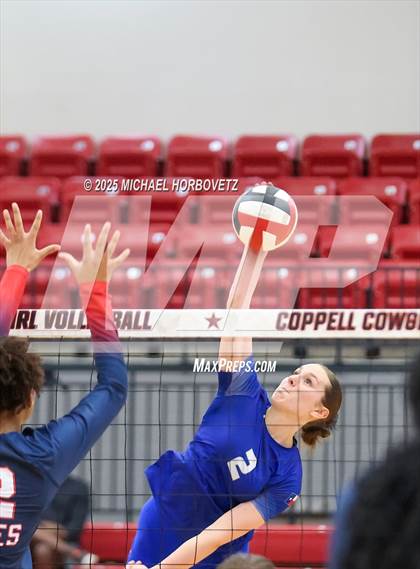 Thumbnail 1 in Allen vs. Byron Nelson (UIL 6A D1 Regional Semi-Final) photogallery.