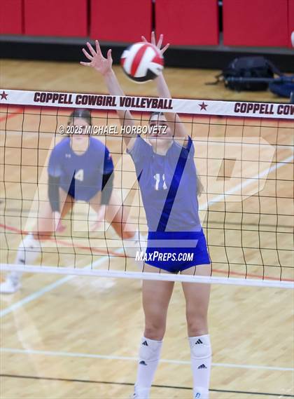 Thumbnail 2 in Allen vs. Byron Nelson (UIL 6A D1 Regional Semi-Final) photogallery.