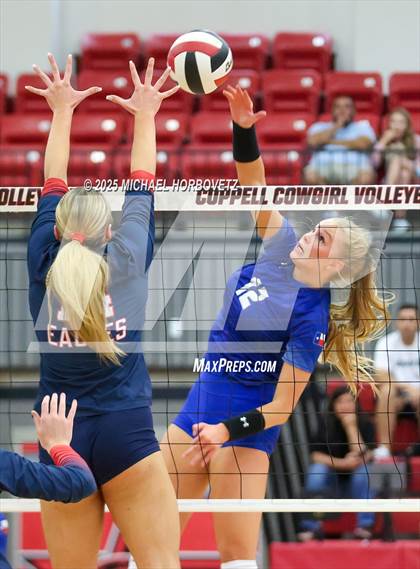 Thumbnail 1 in Allen vs. Byron Nelson (UIL 6A D1 Regional Semi-Final) photogallery.