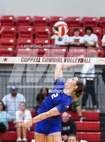 Thumbnail 2 in Allen vs. Byron Nelson (UIL 6A D1 Regional Semi-Final) photogallery.
