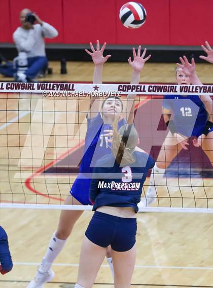 Thumbnail 3 in Allen vs. Byron Nelson (UIL 6A D1 Regional Semi-Final) photogallery.