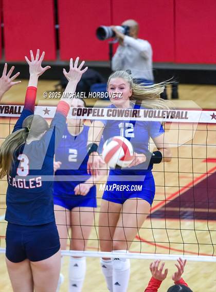 Thumbnail 3 in Allen vs. Byron Nelson (UIL 6A D1 Regional Semi-Final) photogallery.