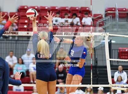 Thumbnail 2 in Allen vs. Byron Nelson (UIL 6A D1 Regional Semi-Final) photogallery.