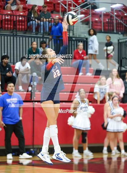 Thumbnail 2 in Allen vs. Byron Nelson (UIL 6A D1 Regional Semi-Final) photogallery.