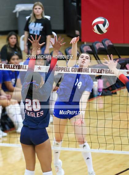 Thumbnail 2 in Allen vs. Byron Nelson (UIL 6A D1 Regional Semi-Final) photogallery.