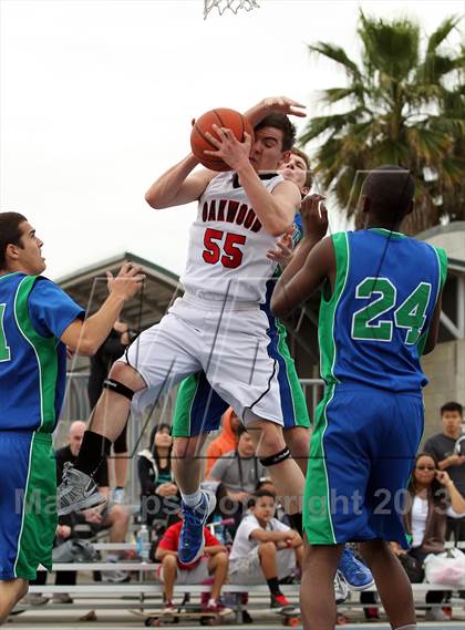 Thumbnail 2 in Oakwood vs. Pacifica Christian (@ Venice Beach) photogallery.