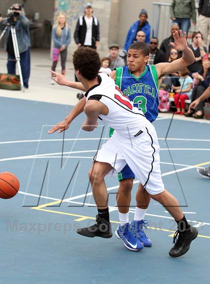 Thumbnail 1 in Oakwood vs. Pacifica Christian (@ Venice Beach) photogallery.