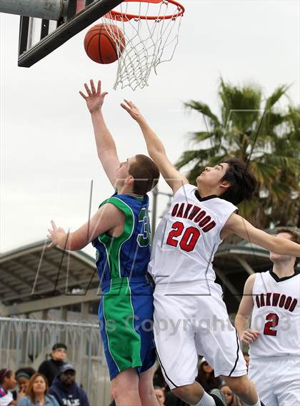 Thumbnail 3 in Oakwood vs. Pacifica Christian (@ Venice Beach) photogallery.