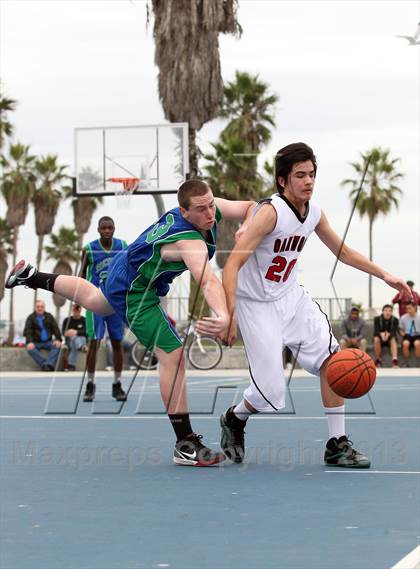 Thumbnail 3 in Oakwood vs. Pacifica Christian (@ Venice Beach) photogallery.