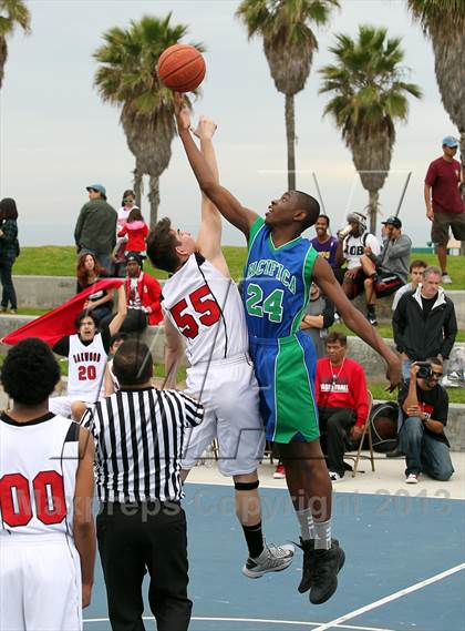 Thumbnail 3 in Oakwood vs. Pacifica Christian (@ Venice Beach) photogallery.