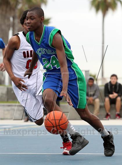 Thumbnail 2 in Oakwood vs. Pacifica Christian (@ Venice Beach) photogallery.