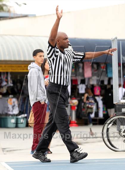 Thumbnail 3 in Oakwood vs. Pacifica Christian (@ Venice Beach) photogallery.