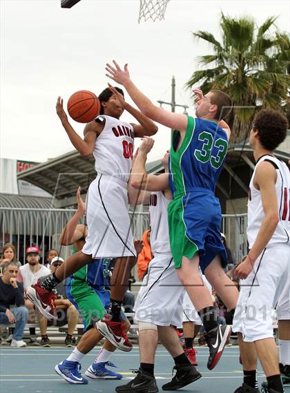 Thumbnail 2 in Oakwood vs. Pacifica Christian (@ Venice Beach) photogallery.