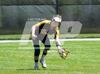 Thumbnail 2 in Floyd Central @ Avon photogallery.