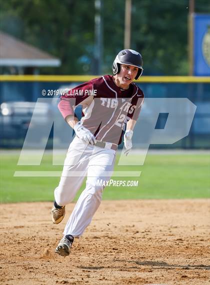 Thumbnail 2 in Kingston vs. Pine Bush (Section 9 Class AA Championship) photogallery.