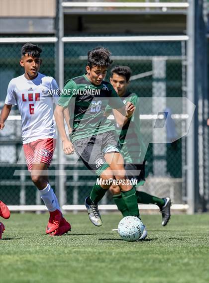 Thumbnail 2 in Lee [Robert E.] vs Reagan [Ronald] (Class 6A Region 4 Final) photogallery.