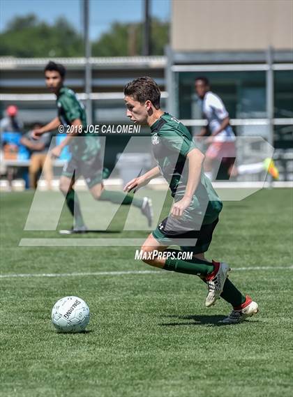 Thumbnail 1 in Lee [Robert E.] vs Reagan [Ronald] (Class 6A Region 4 Final) photogallery.