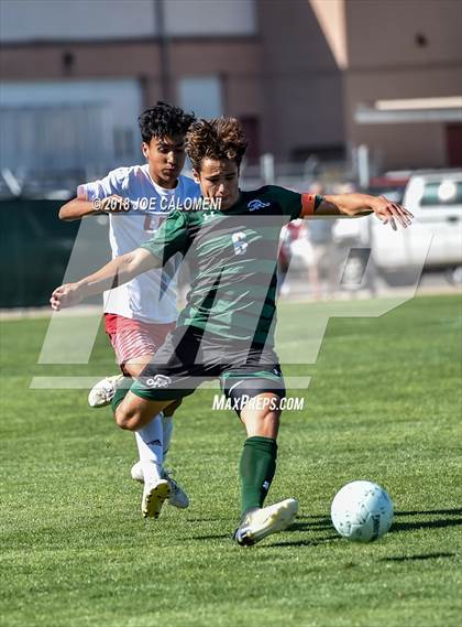 Thumbnail 2 in Lee [Robert E.] vs Reagan [Ronald] (Class 6A Region 4 Final) photogallery.