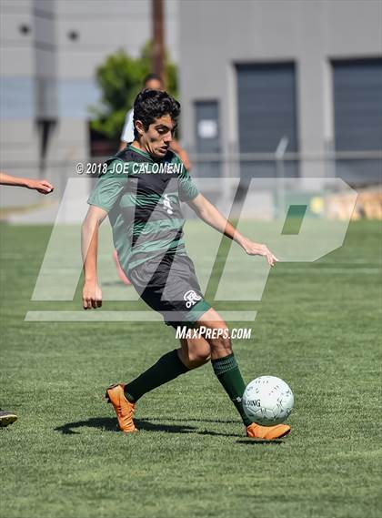 Thumbnail 2 in Lee [Robert E.] vs Reagan [Ronald] (Class 6A Region 4 Final) photogallery.