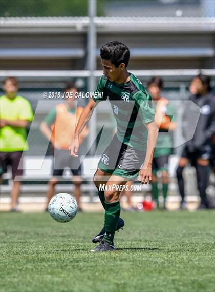 Thumbnail 3 in Lee [Robert E.] vs Reagan [Ronald] (Class 6A Region 4 Final) photogallery.