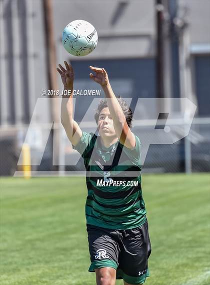Thumbnail 2 in Lee [Robert E.] vs Reagan [Ronald] (Class 6A Region 4 Final) photogallery.