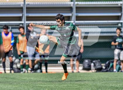 Thumbnail 1 in Lee [Robert E.] vs Reagan [Ronald] (Class 6A Region 4 Final) photogallery.
