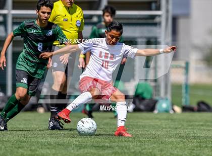 Thumbnail 2 in Lee [Robert E.] vs Reagan [Ronald] (Class 6A Region 4 Final) photogallery.