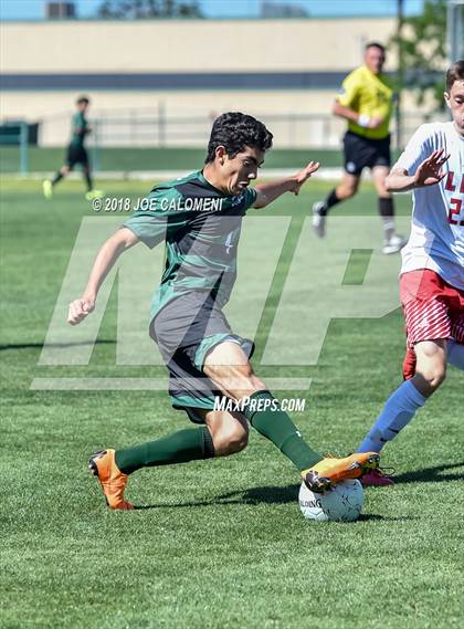 Thumbnail 2 in Lee [Robert E.] vs Reagan [Ronald] (Class 6A Region 4 Final) photogallery.