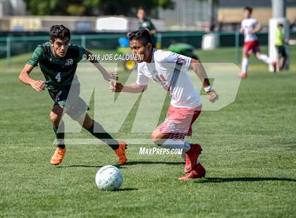 Thumbnail 3 in Lee [Robert E.] vs Reagan [Ronald] (Class 6A Region 4 Final) photogallery.