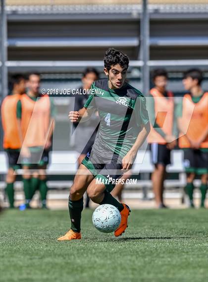 Thumbnail 2 in Lee [Robert E.] vs Reagan [Ronald] (Class 6A Region 4 Final) photogallery.