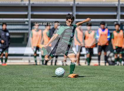 Thumbnail 1 in Lee [Robert E.] vs Reagan [Ronald] (Class 6A Region 4 Final) photogallery.