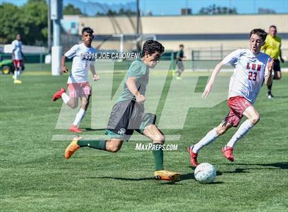 Thumbnail 3 in Lee [Robert E.] vs Reagan [Ronald] (Class 6A Region 4 Final) photogallery.