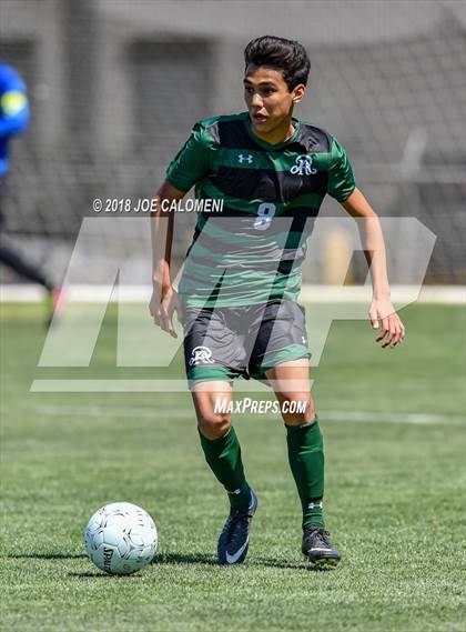 Thumbnail 3 in Lee [Robert E.] vs Reagan [Ronald] (Class 6A Region 4 Final) photogallery.