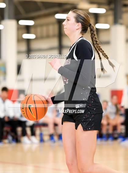 Thumbnail 2 in La Jolla Country Day vs. Willamette (Nike Tournament of Champions) photogallery.