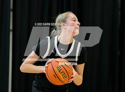 Thumbnail 2 in La Jolla Country Day vs. Willamette (Nike Tournament of Champions) photogallery.