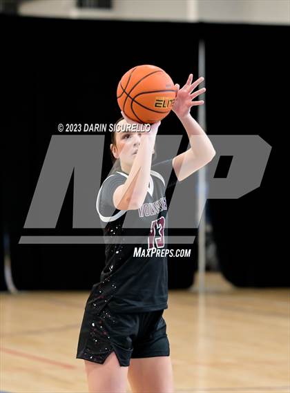 Thumbnail 2 in La Jolla Country Day vs. Willamette (Nike Tournament of Champions) photogallery.