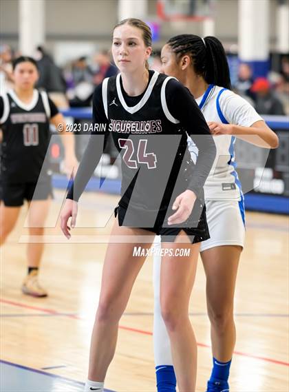 Thumbnail 2 in La Jolla Country Day vs. Willamette (Nike Tournament of Champions) photogallery.