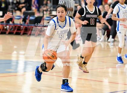 Thumbnail 2 in La Jolla Country Day vs. Willamette (Nike Tournament of Champions) photogallery.
