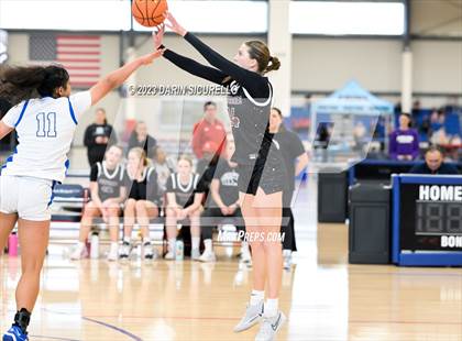 Thumbnail 1 in La Jolla Country Day vs. Willamette (Nike Tournament of Champions) photogallery.