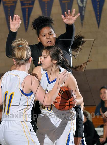 Thumbnail 1 in Foothill vs. Lincoln (Chavez Christmas Classic) photogallery.
