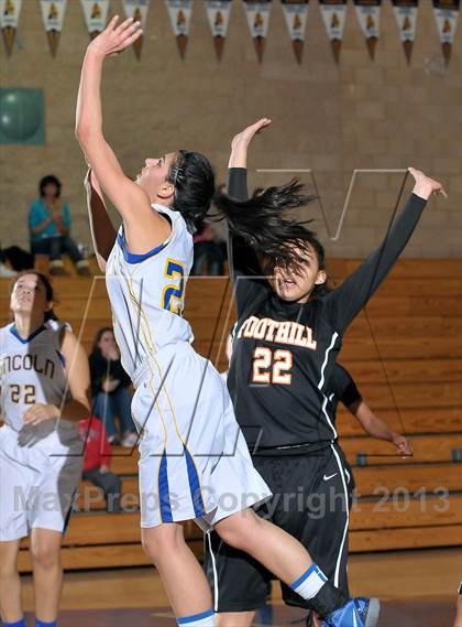 Thumbnail 1 in Foothill vs. Lincoln (Chavez Christmas Classic) photogallery.