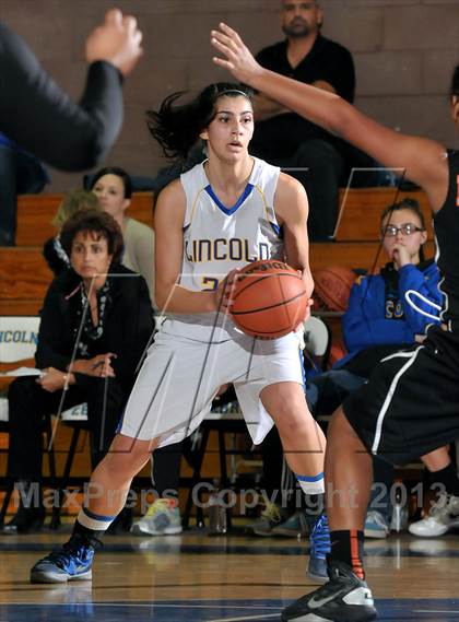 Thumbnail 3 in Foothill vs. Lincoln (Chavez Christmas Classic) photogallery.