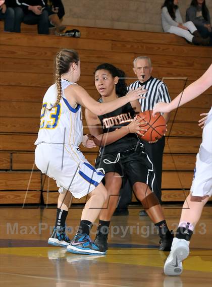 Thumbnail 1 in Foothill vs. Lincoln (Chavez Christmas Classic) photogallery.
