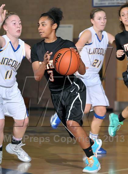 Thumbnail 1 in Foothill vs. Lincoln (Chavez Christmas Classic) photogallery.