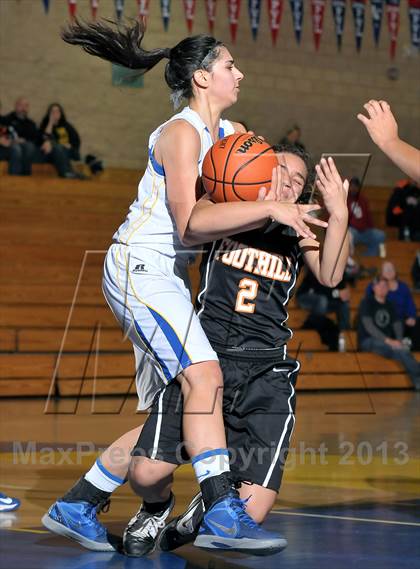 Thumbnail 1 in Foothill vs. Lincoln (Chavez Christmas Classic) photogallery.