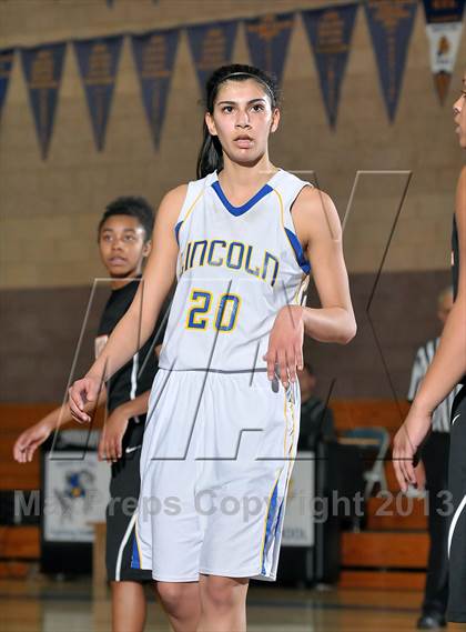 Thumbnail 2 in Foothill vs. Lincoln (Chavez Christmas Classic) photogallery.