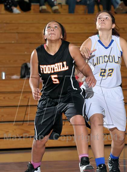 Thumbnail 1 in Foothill vs. Lincoln (Chavez Christmas Classic) photogallery.