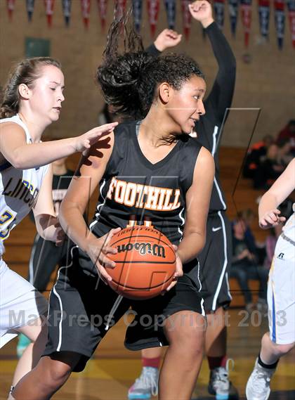 Thumbnail 3 in Foothill vs. Lincoln (Chavez Christmas Classic) photogallery.