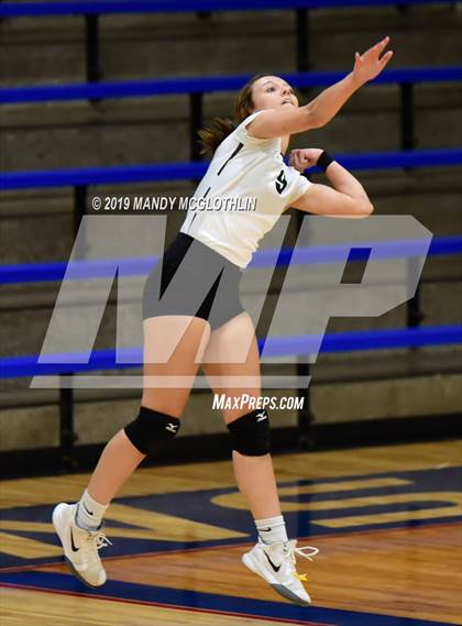 Thumbnail 2 in Illini Bluffs vs. West Prairie photogallery.