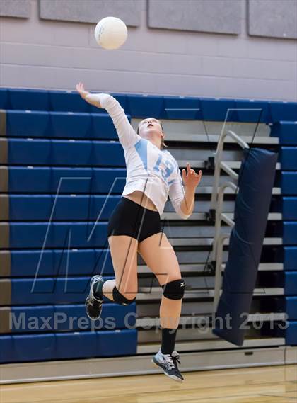 Thumbnail 2 in Yorktown vs Washington-Lee (Jr. Volleyball Brawl II) photogallery.